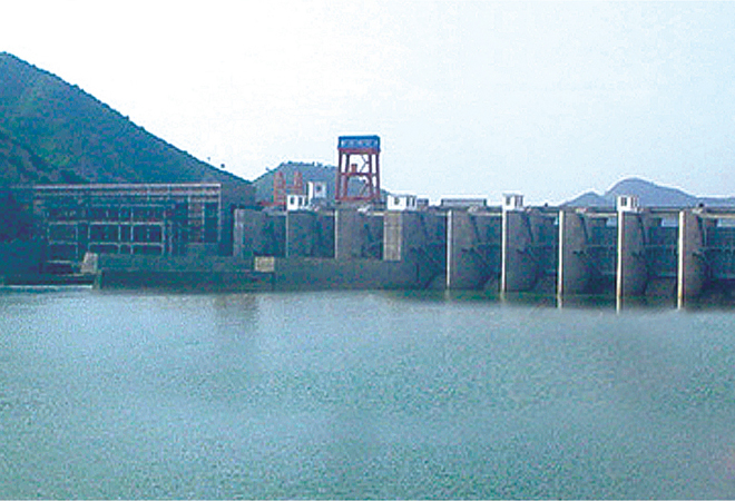 ���Ӹ����ϵ��η�ˮ����Ŧ���̴��ͻ���բ��