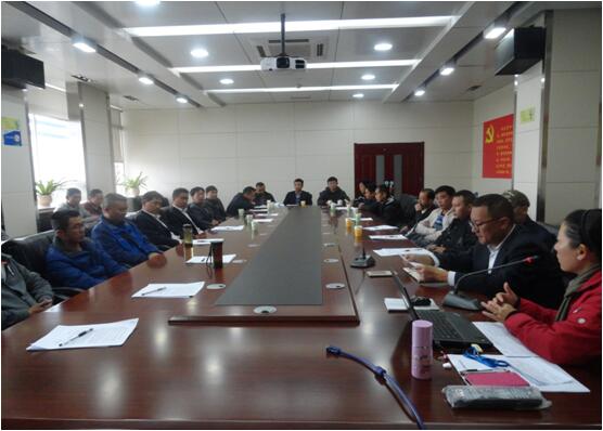 东升国际官网综合办主任宋洋对东升国际官网公司治理造度、安全知识进行宣贯培训。